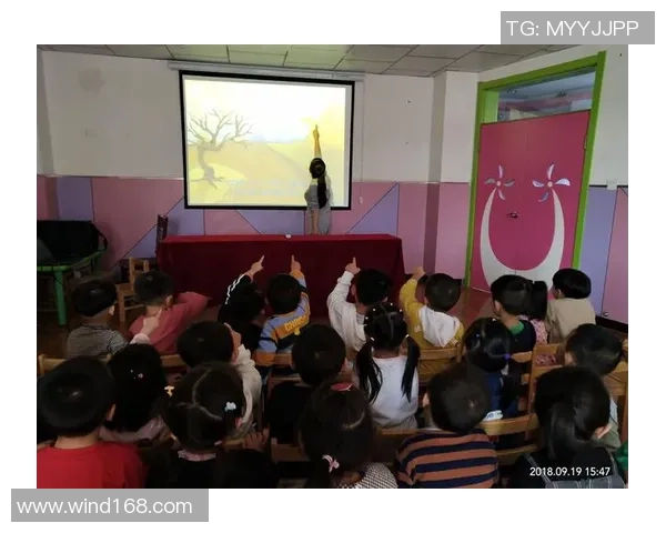 《从球场到心房:女主与足球球星的缘起与成长故事》 《从球场到心房:女主与足球球星的缘起与成长故事》