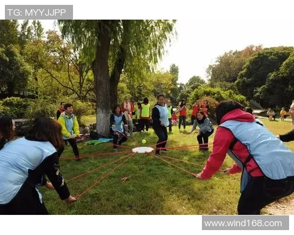 足球球星独特上场手势背后展现心理暗示与团队凝聚力
